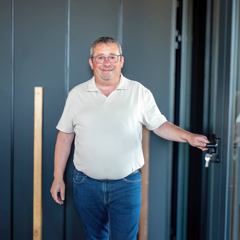 photo-salarie-salariee-groupe-millet-emploi-usine-menuiserie-bureau