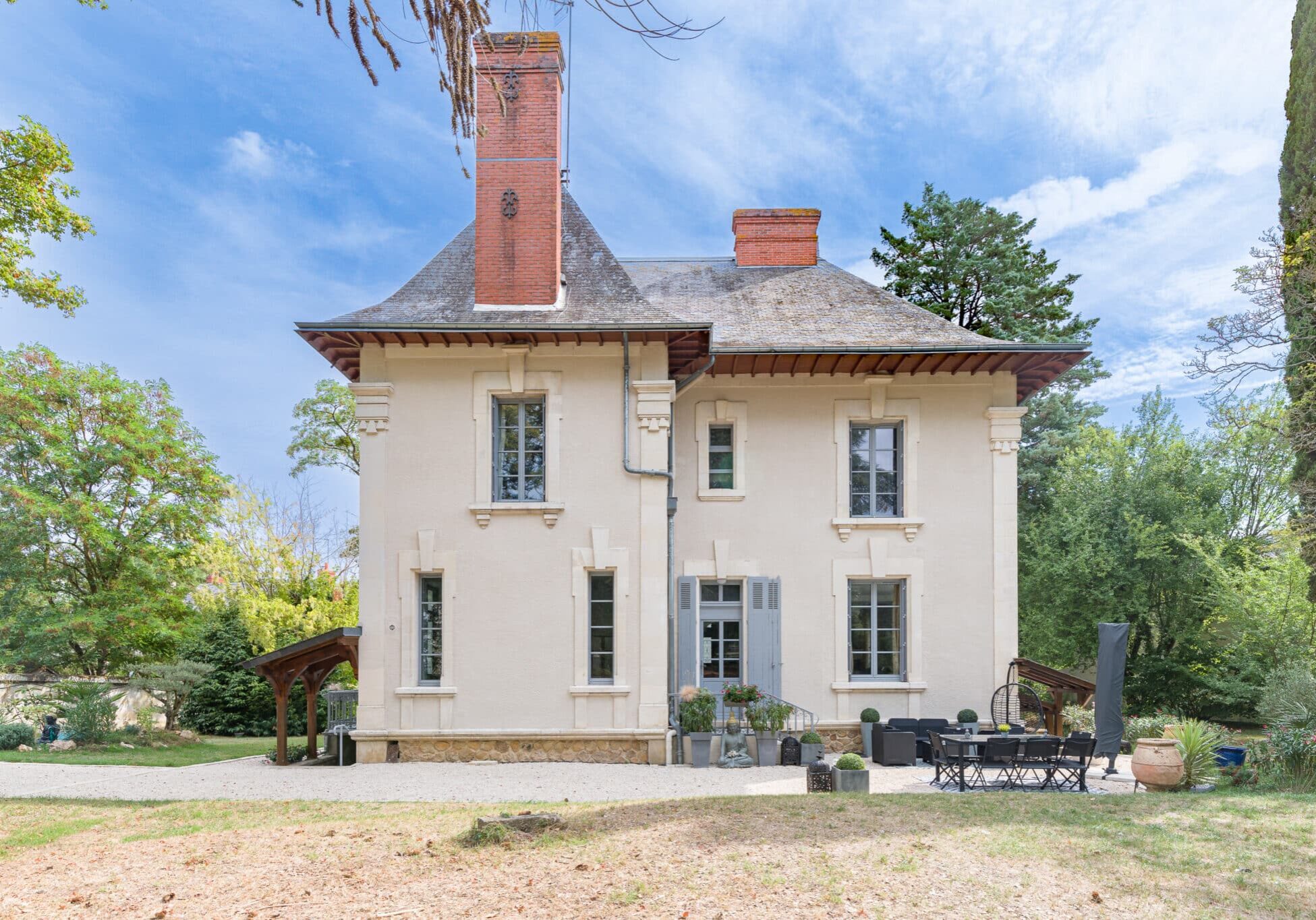 chateau avec portes et fenêtres Millet